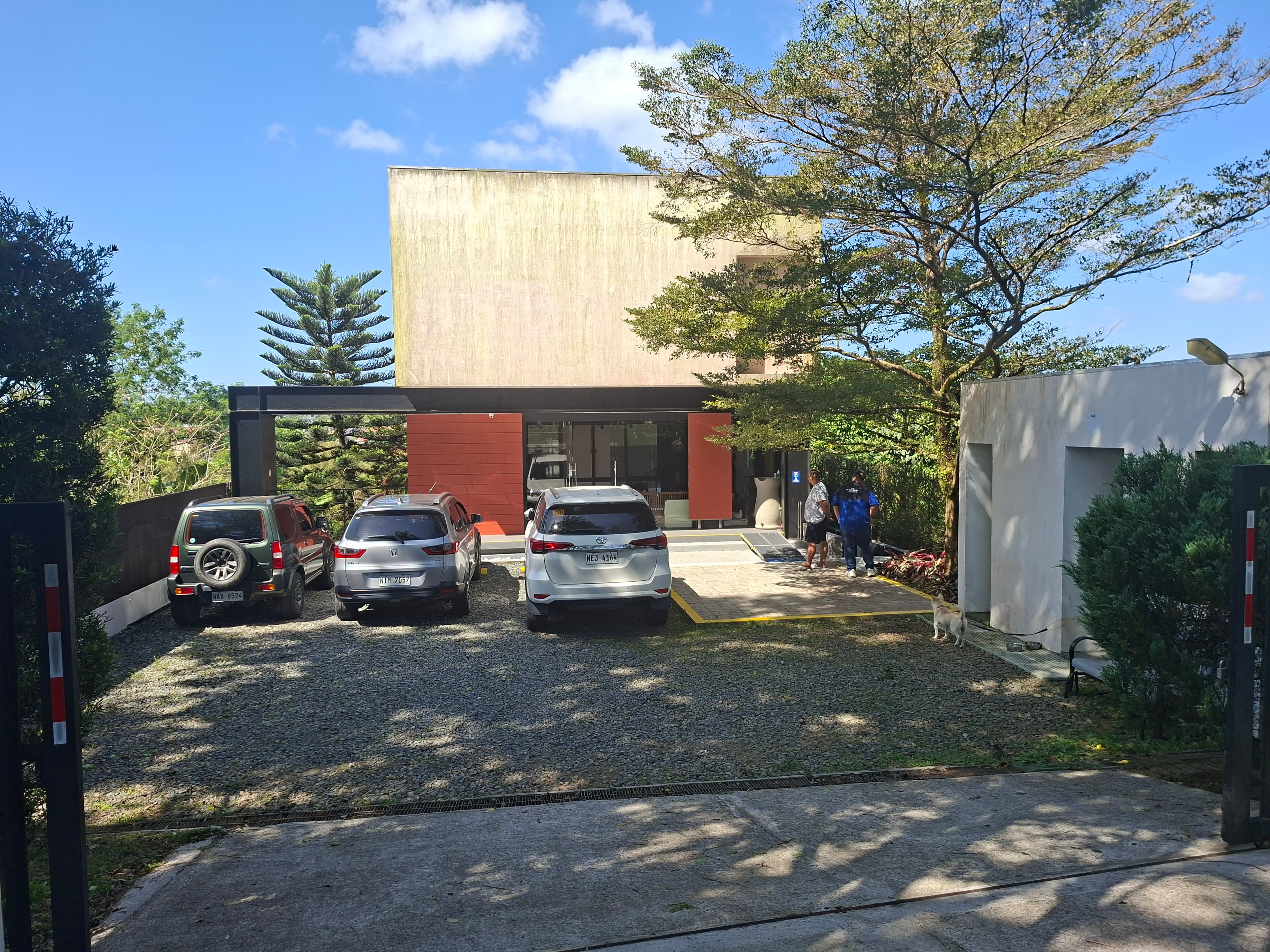 TAGAYTAY HOUSE/ BED & BREAKFAST FOR SALE — photo 1 of 3