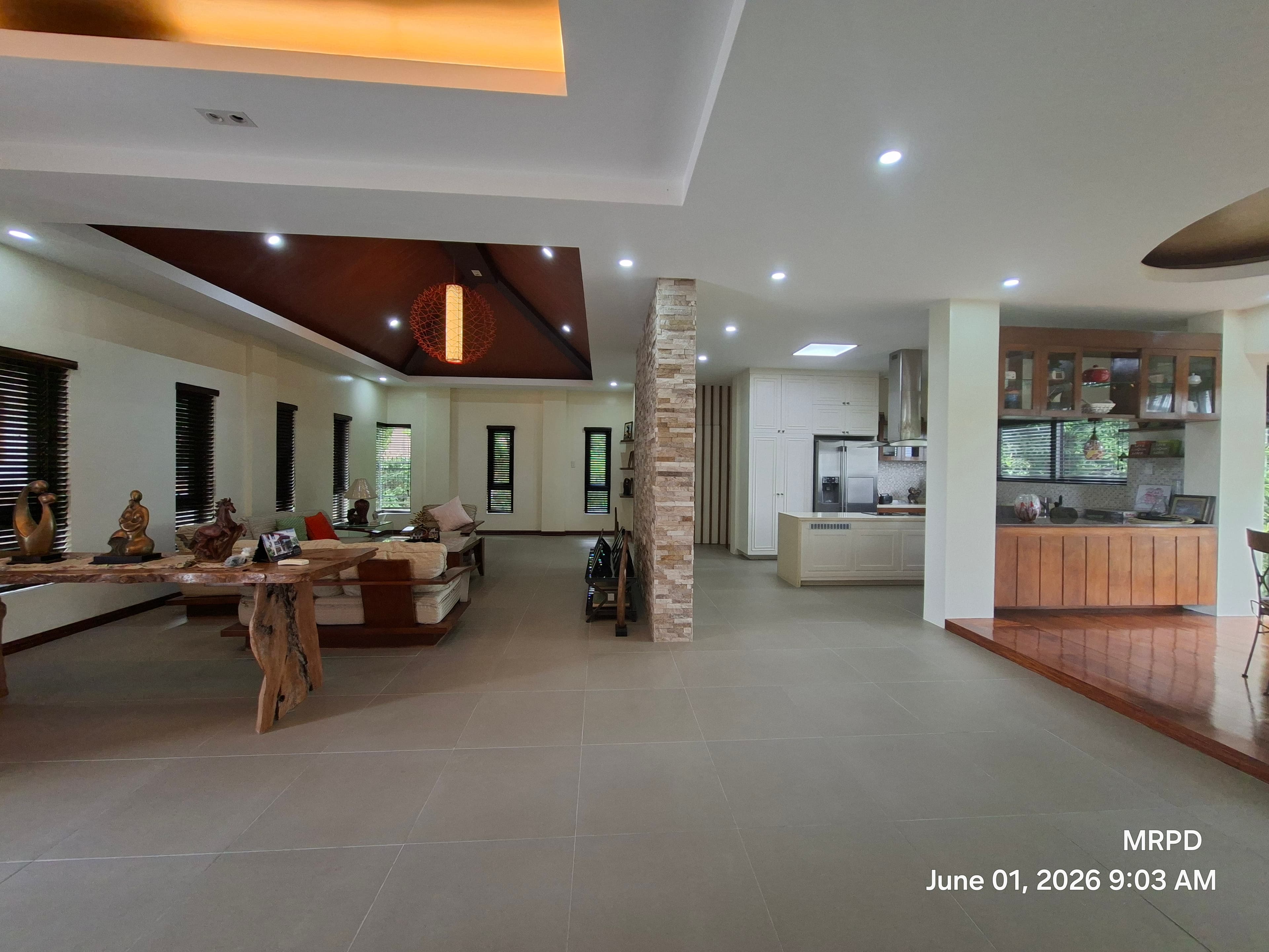 House and Lot in Tagaytay For Sale — photo 1 of 3